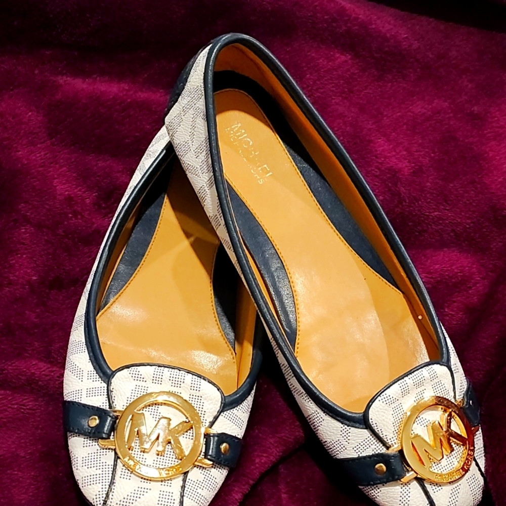 Micheal kors shoes size 7 navy and white